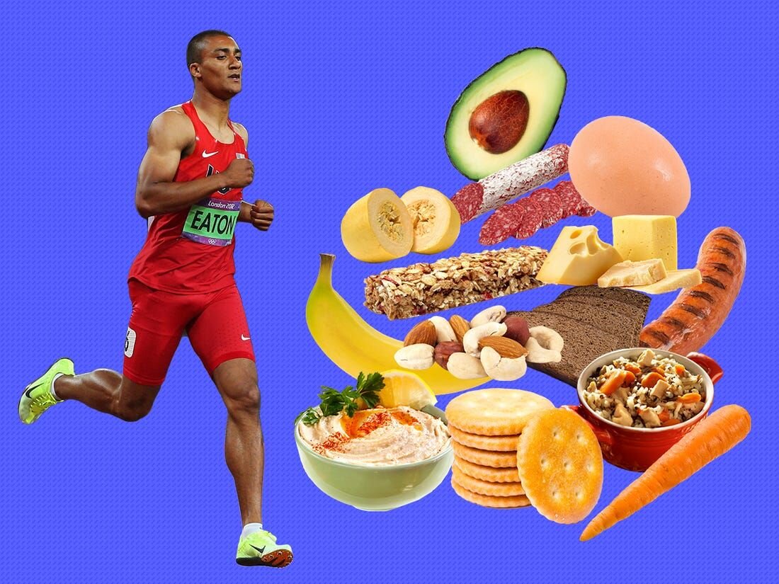 Обед спортсмена. Еда для спортсменов. Спортсмен ест. Продукты для спортсменов.