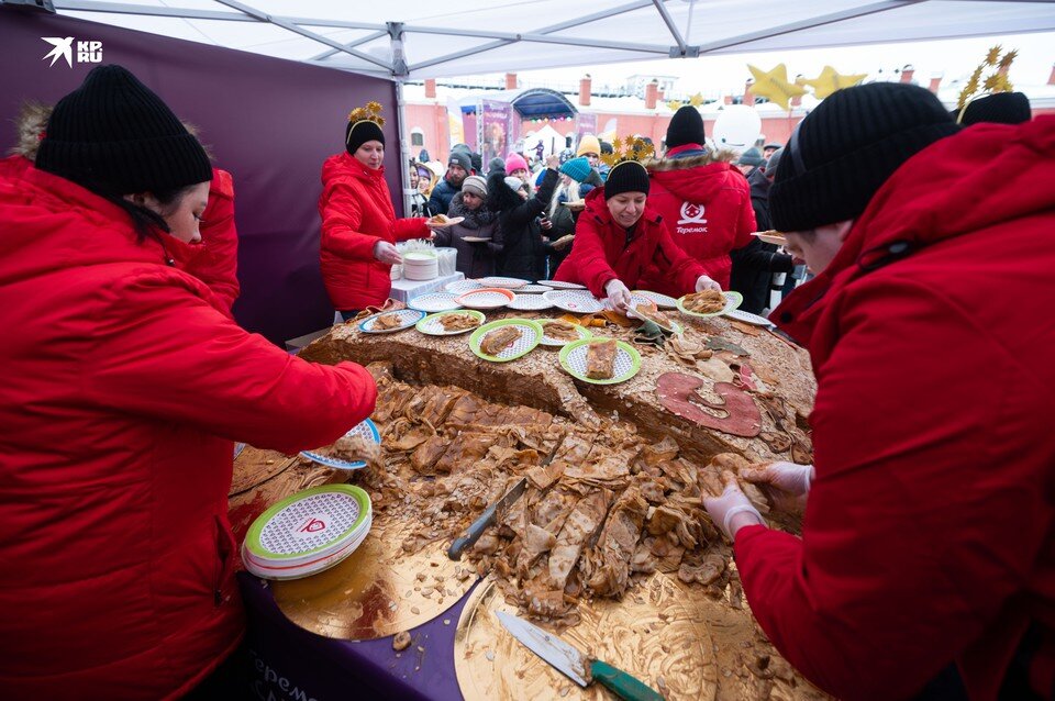    Царь-блин в Петропавловке. Юлия ПЫХАЛОВА