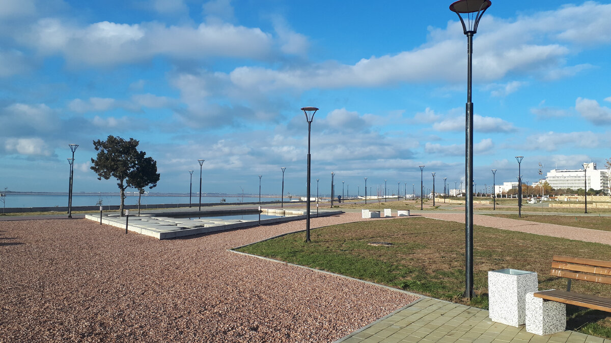 Новая набережная Сакского озера