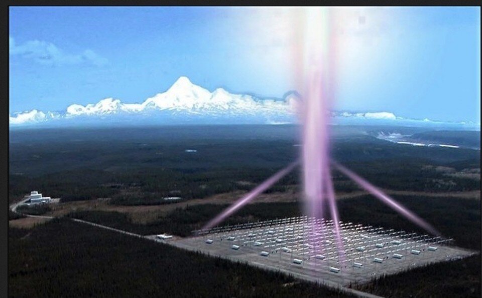     Американская установка HAARP время от времени поджигает небо.