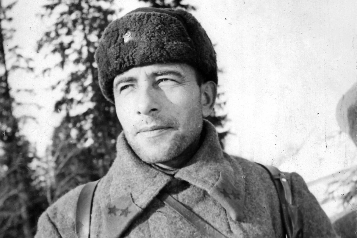 Генерал-майор Катуков М.Е. Звезды в петлице нарисованы химическим карандашом. 