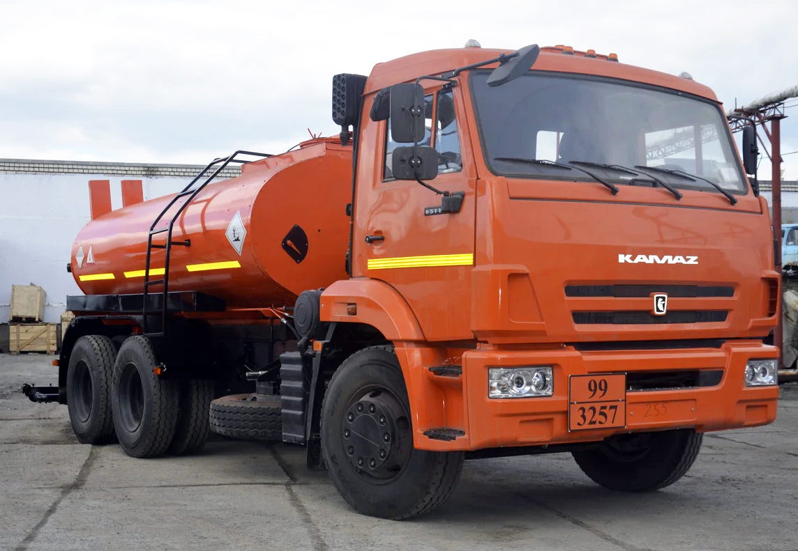 Автогудронатор "Вулкан-10" на базе шасси КамАЗ