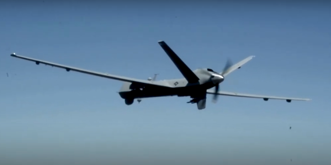 Беспилотник упал в черное море. БПЛА mq-9. Mq-9 Reaper беспилотник. Черный самолет беспилотник. Российские беспилотники.