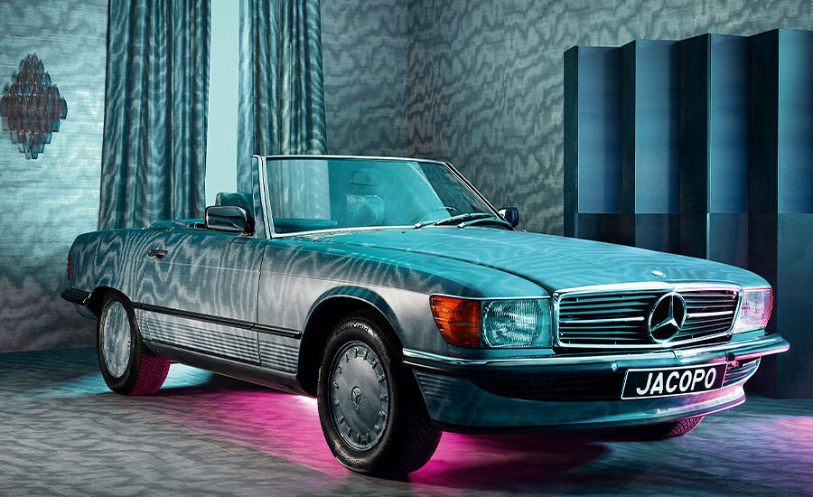 Особенное впечатление создает машина, декорированная тканью. Согласны?