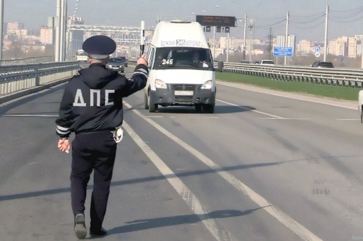    Инспекторы ДПС в Волгограде проверяют безопасность пассажирских перевозок