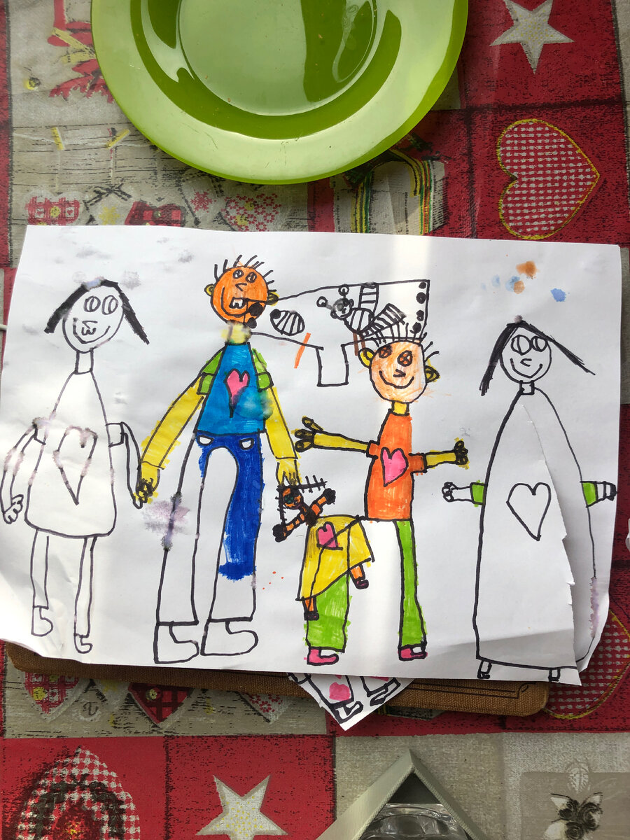 Почему-то показалось, что рисунок дочи сюда очень подходит.:)))