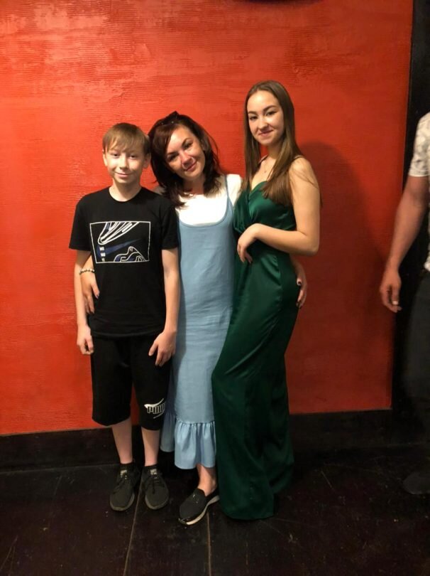 Тимур, его мама и старшая сестра. Фото из личного архива