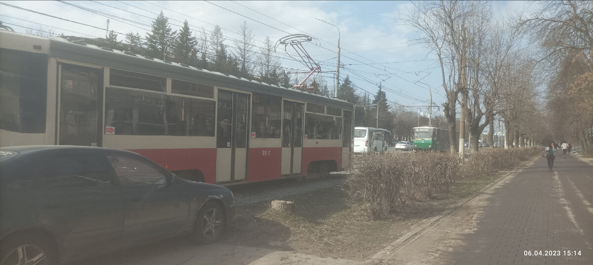 Трамвай 71-619.