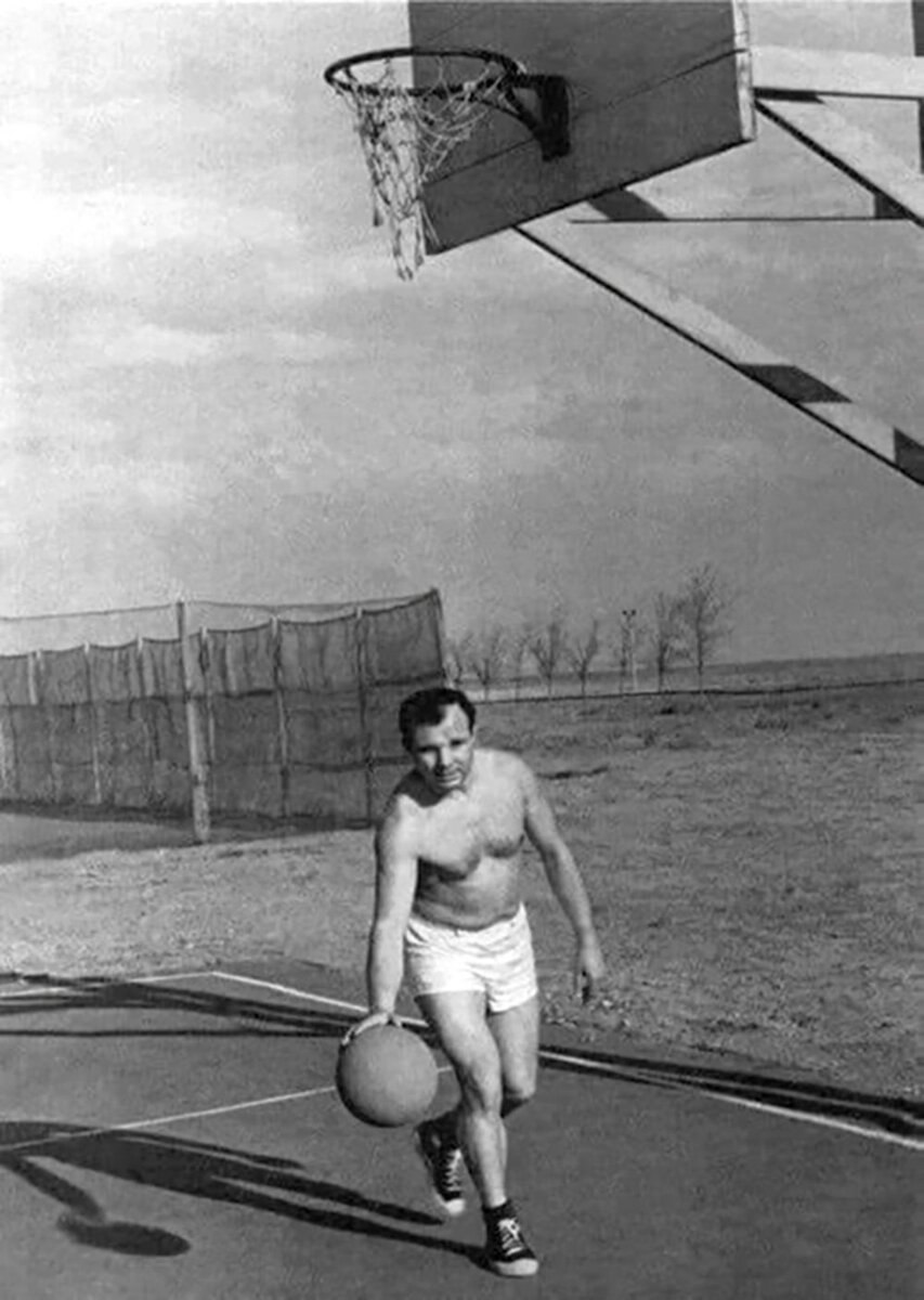 Юрий Гагарин баскетбол