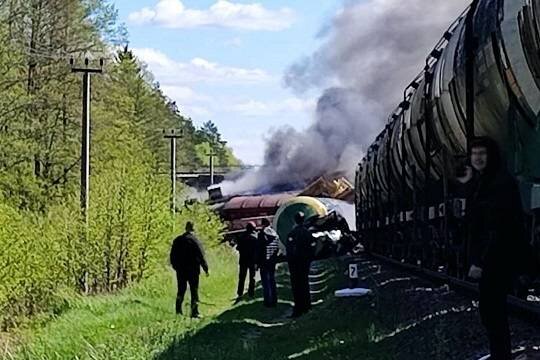    В Брянской области произошла диверсия на железной дороге: с рельсов сошел поезд с нефтепродуктами