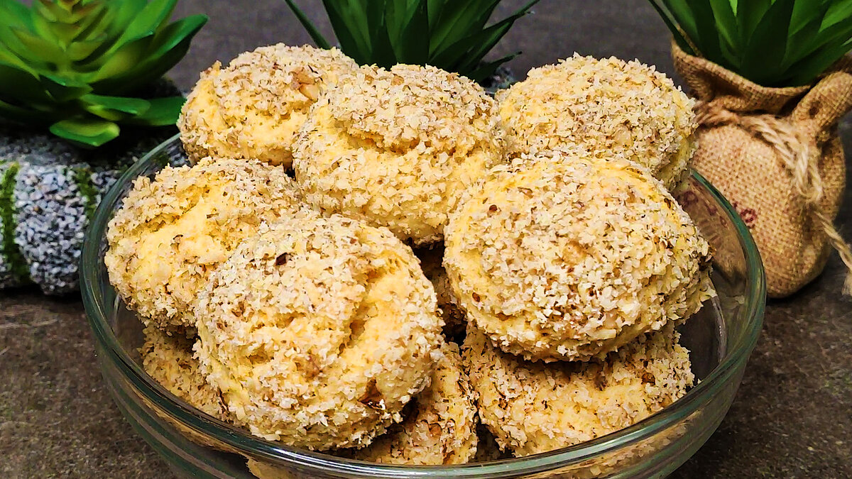Выпечка с посыпкой из орехов