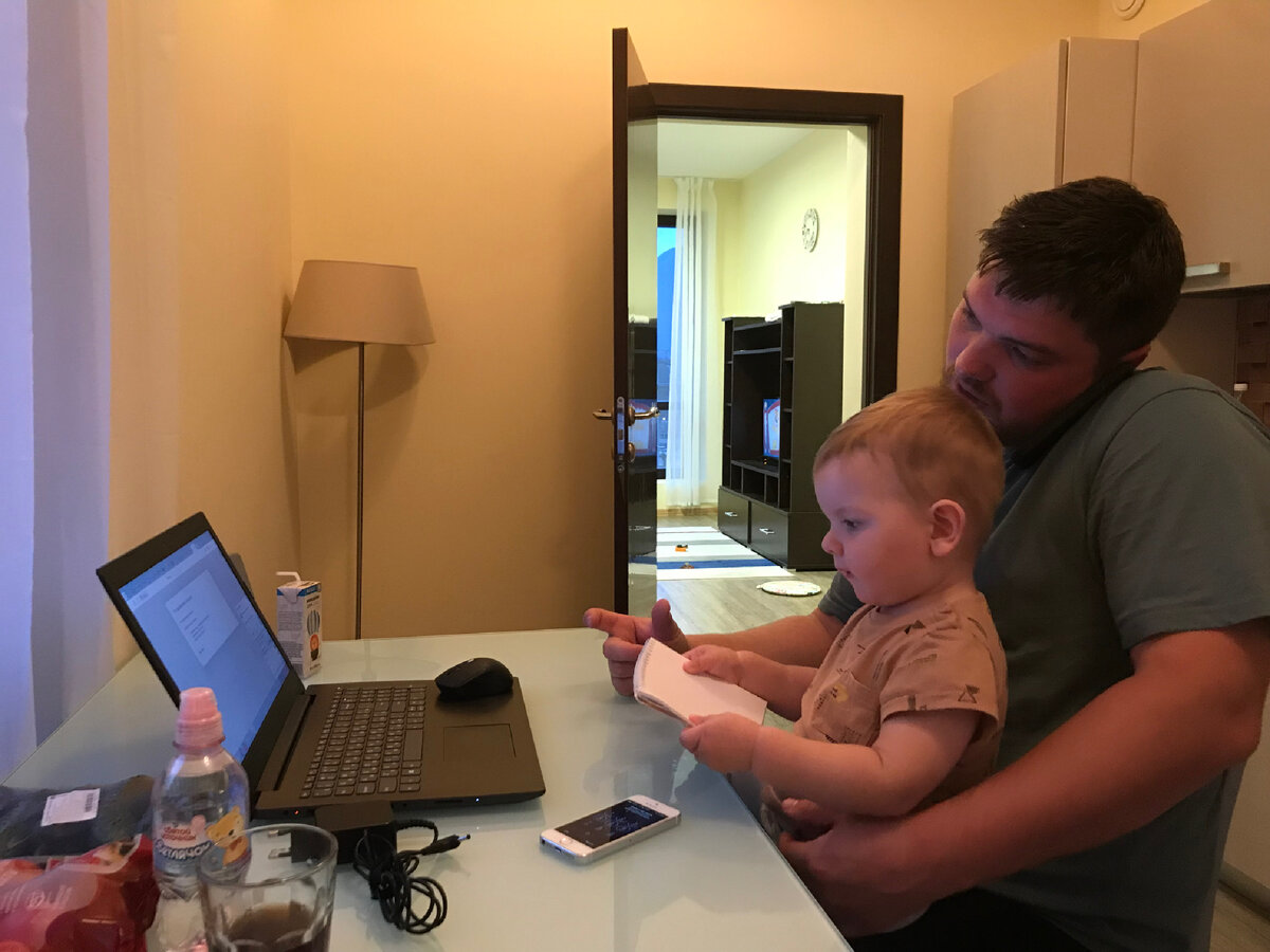 Апарт-отель в горах. 56 кВ.м. Две комнаты, кухня, санузел с душевой кабиной (не удобно купать ребенка), нет стиральной машины.