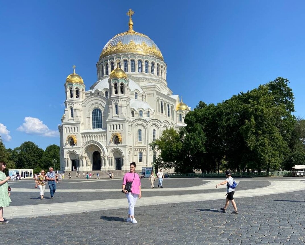 Морской Никольский собор г. Кронштадт.  Очень сильно намоленный храм. Это чувствуется даже не заходя в собор. Когда внутри его находишься, то эмоции зашкаливают. Восхищаешься. А когда узнаёшь всю историю и судьбу здания, то сердце сжимается.
