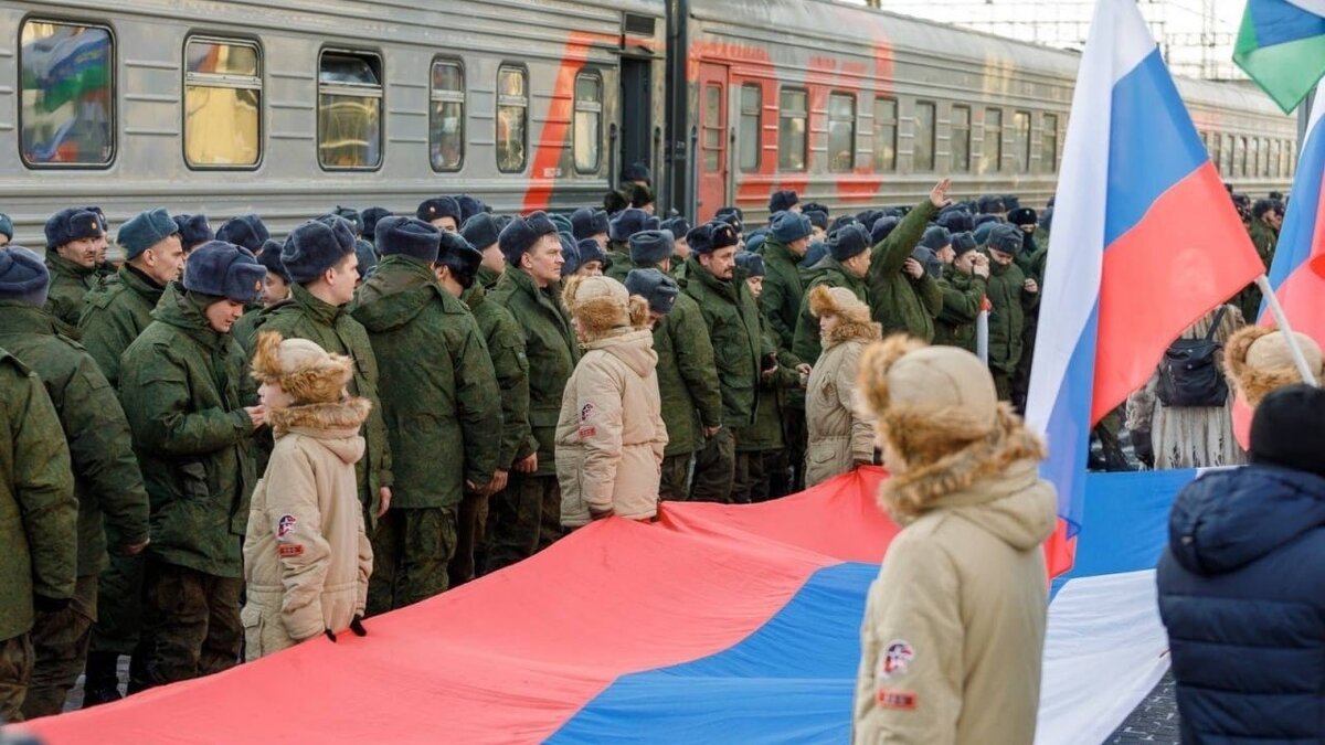     Глава администрации Тюмени Руслан Кухарук также как и губернатор области Александр Моор поддерживает позицию президента России Владимира Путина.
