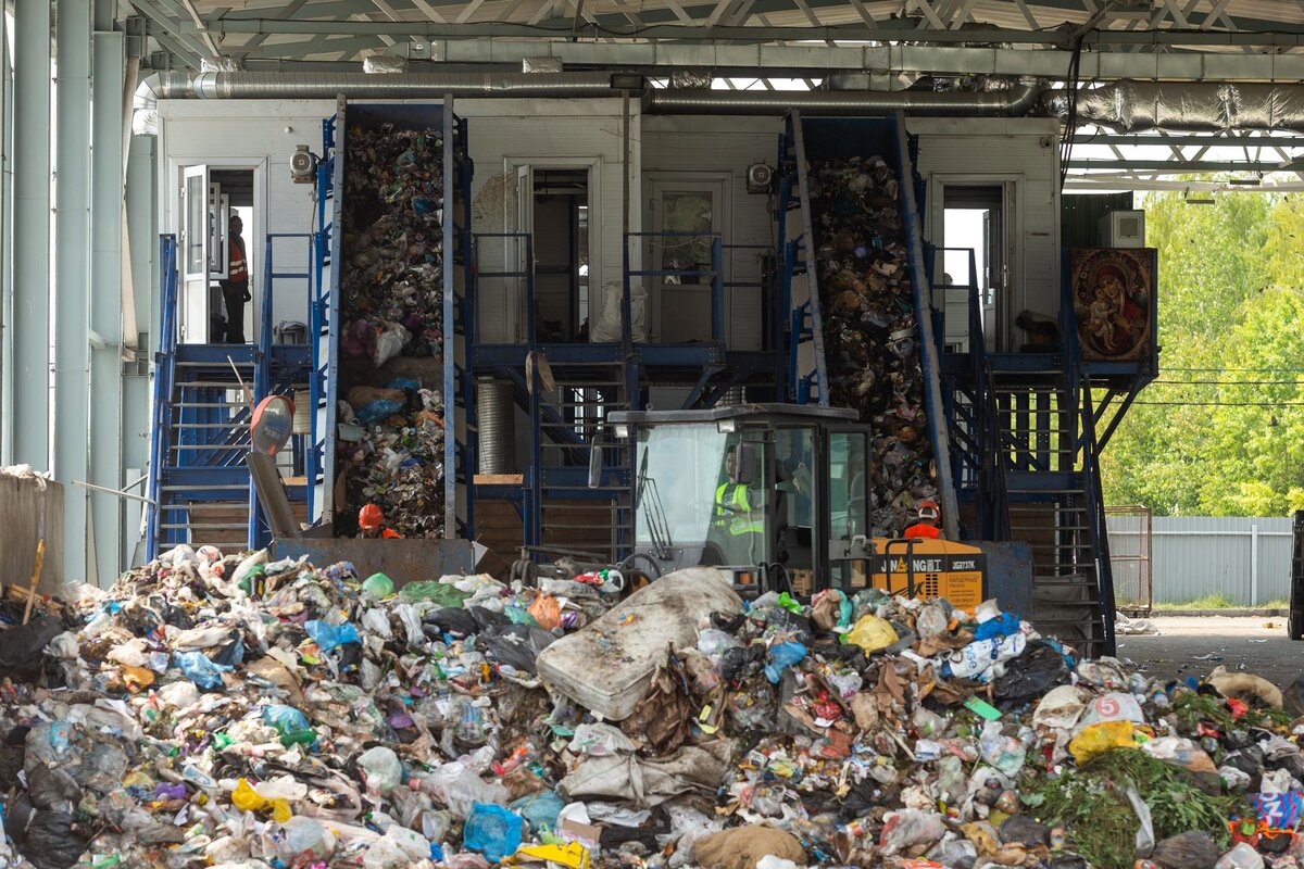 Переработка промышленных отходов. Утилизация отходов 2023. Мусоросортировочный завод. Утилизация отходов 2023. Бытовые отходы свалка.