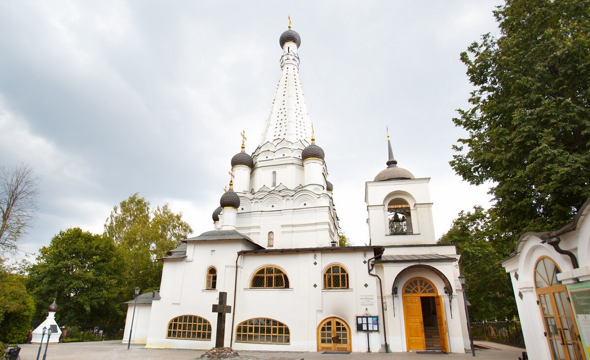 Незолотые купола: 5 храмов Москвы и Петербурга, похожих на Собор Василия  Блаженного | Time Out | Дзен