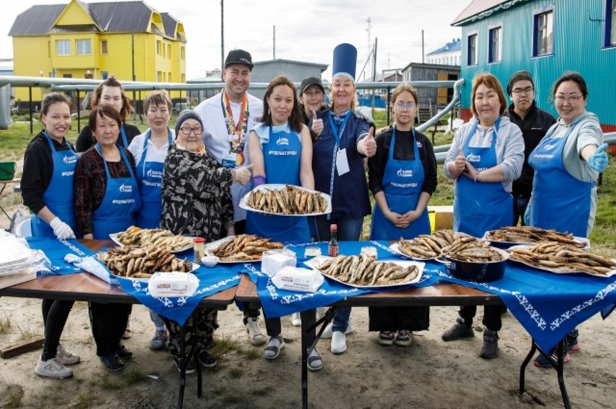    На Ямале в Новом Порту в День рыбака пожарили 200 килограммов корюшки