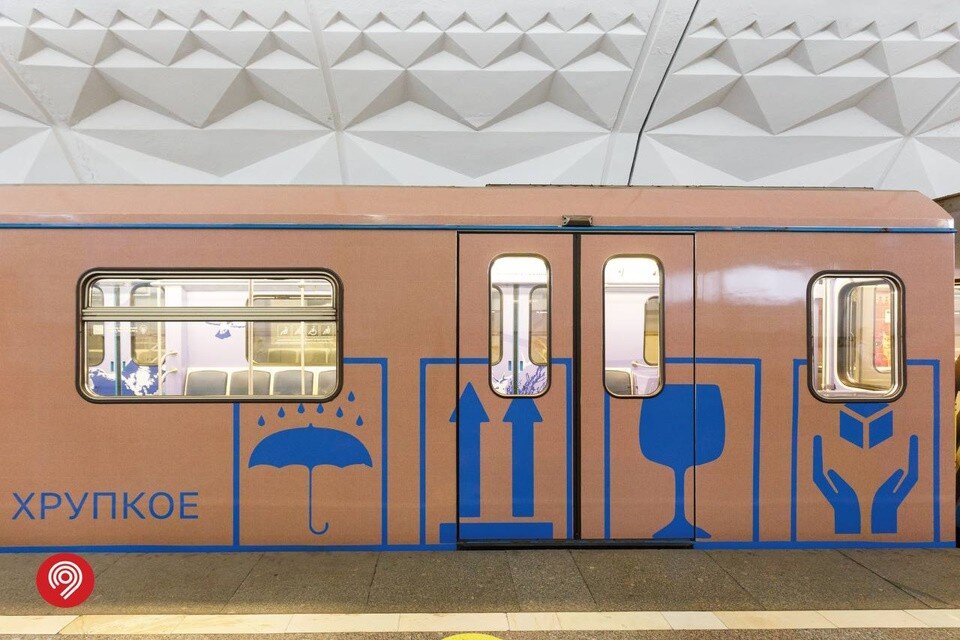    Пассажиры метро узнают об истории почтовых ящиков, уникальных отделения Почты России, а также о том, как доставляются письма и посылки Департамент транспорта Москвы