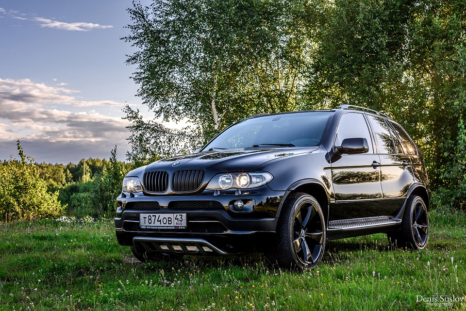 БМВ x5 е53 с девушкой