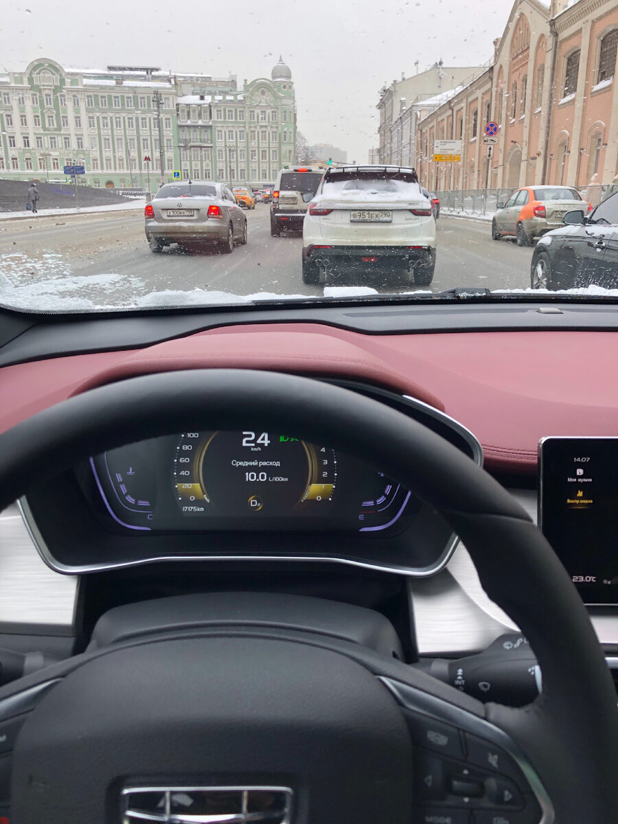 Пока автомобиль забирали из пресс-парка, на дороге встретили точно такой же Кулрей