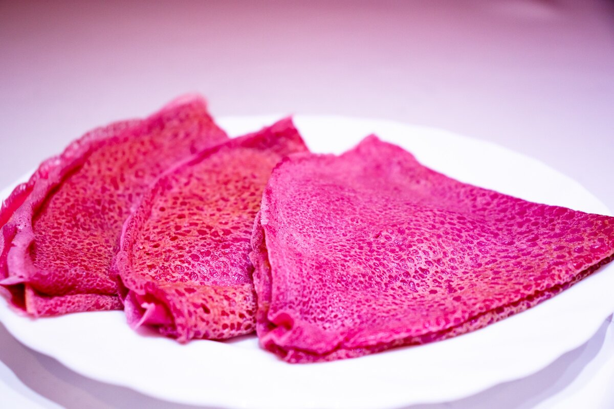 Радуйте своих деток яркими блинами! Фото автора канала.