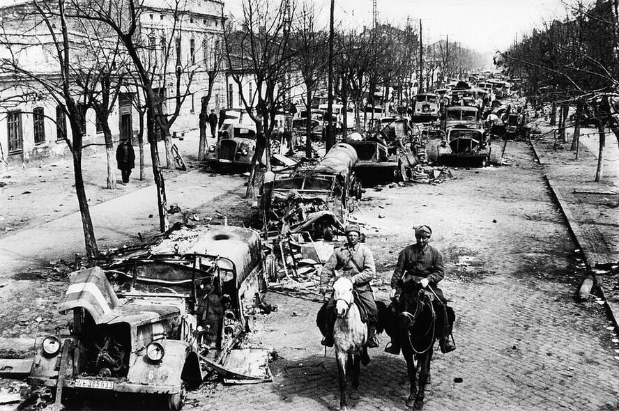 Брошенная фашистами техника, 1944 год