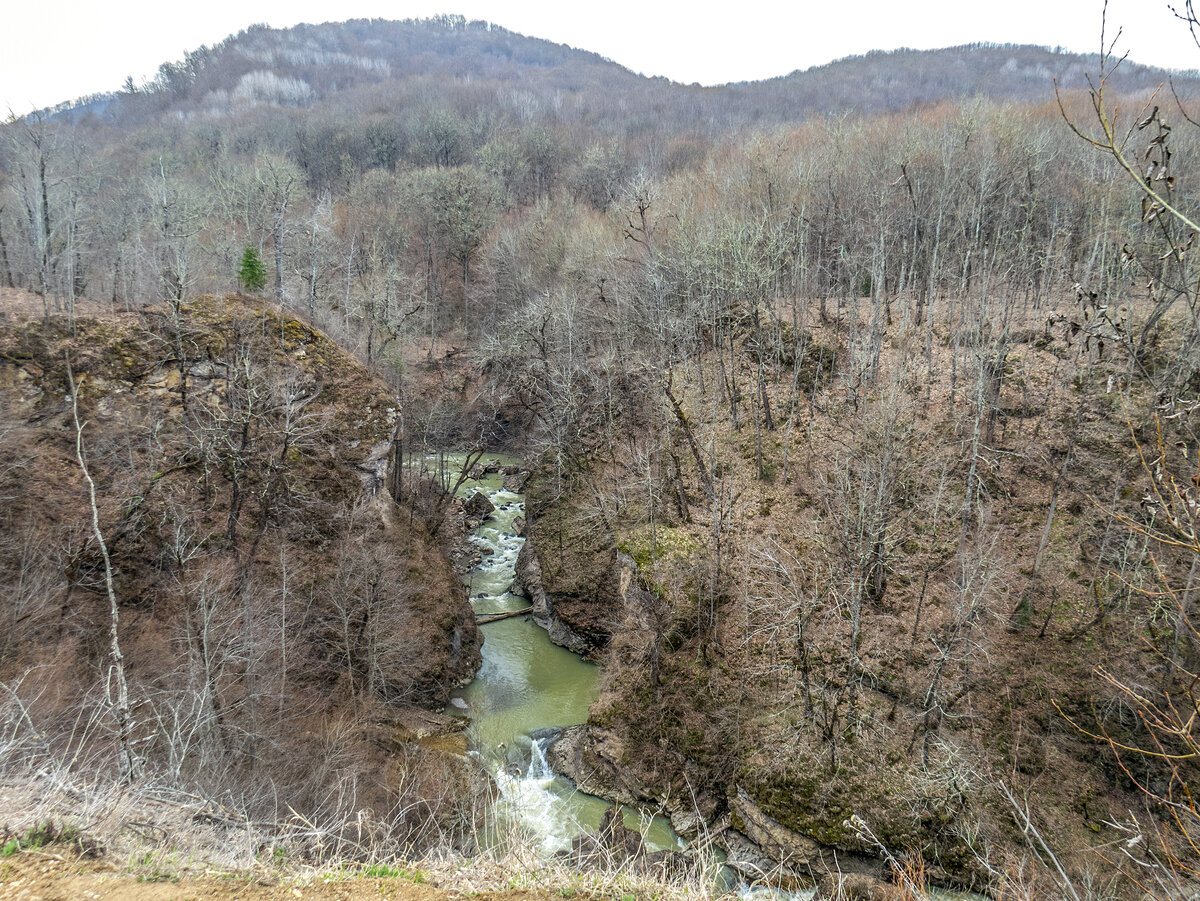 Смотровая площадка над рекой Сахрай.