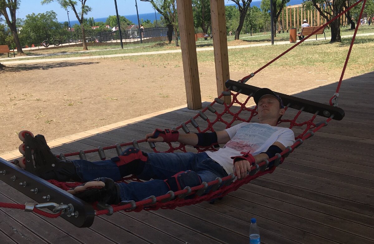 На роликах нужно чаще кататься и поменьше лежать на диване.