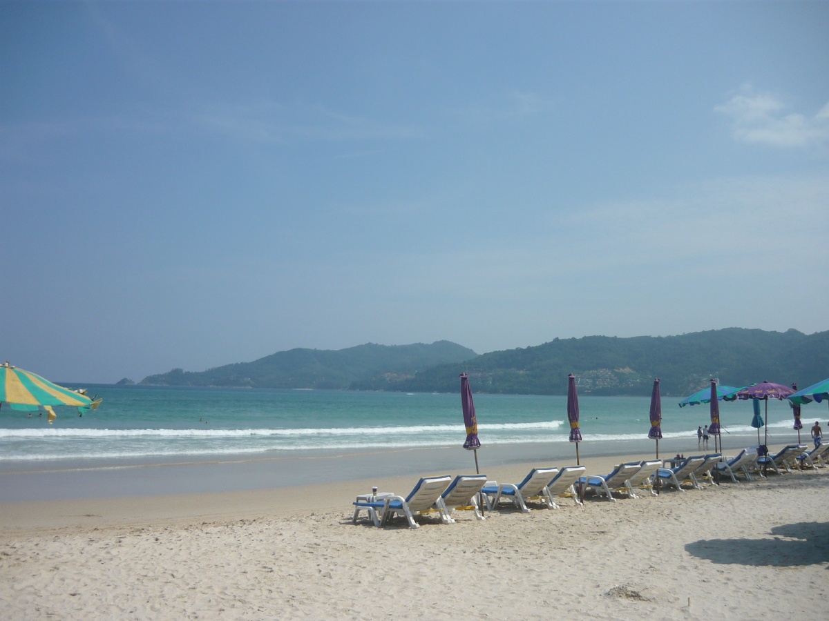 Пустынный пляж на Пхукете (фото автора)