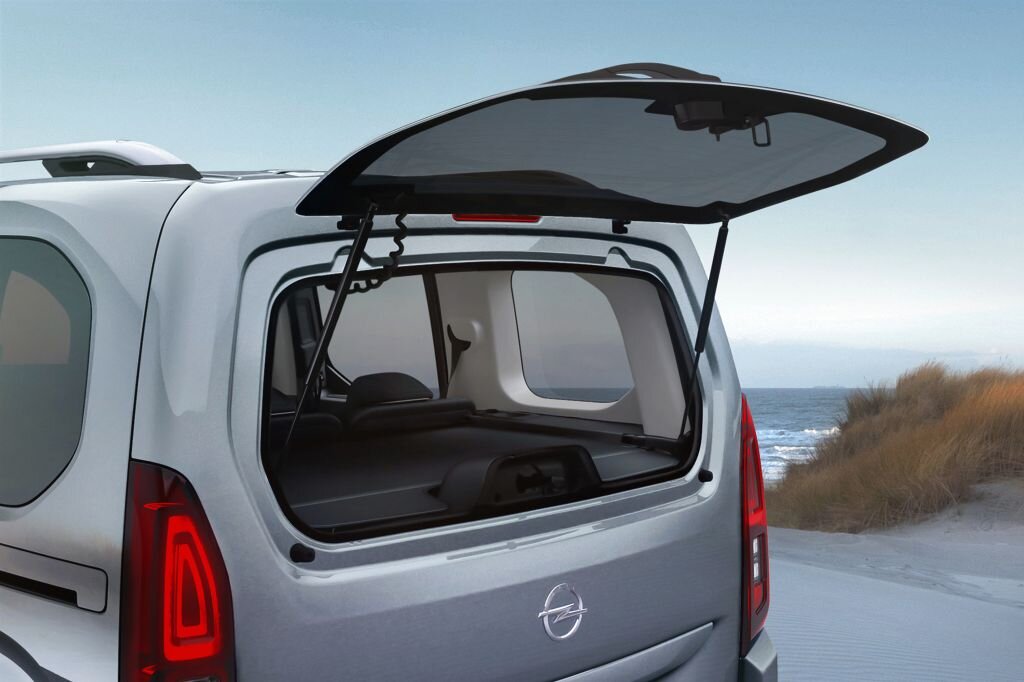 Удобная дверца багажника Opel Combo Life, 2018-н.в. Фото: opel.com / autowp.ru