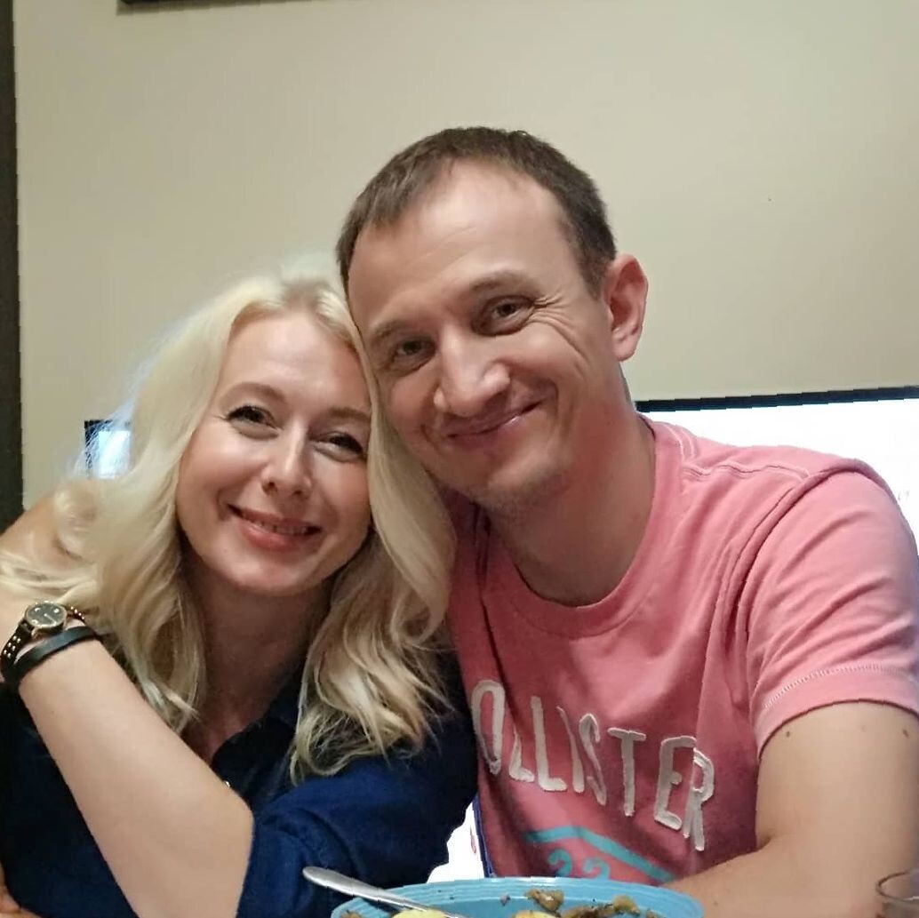  Слушать можно и радио, а любовь, ... любовь  нужно ощущать