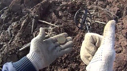 Находки с металлоискателем на поле. Интересные монеты, но жаль в плохом состоянии