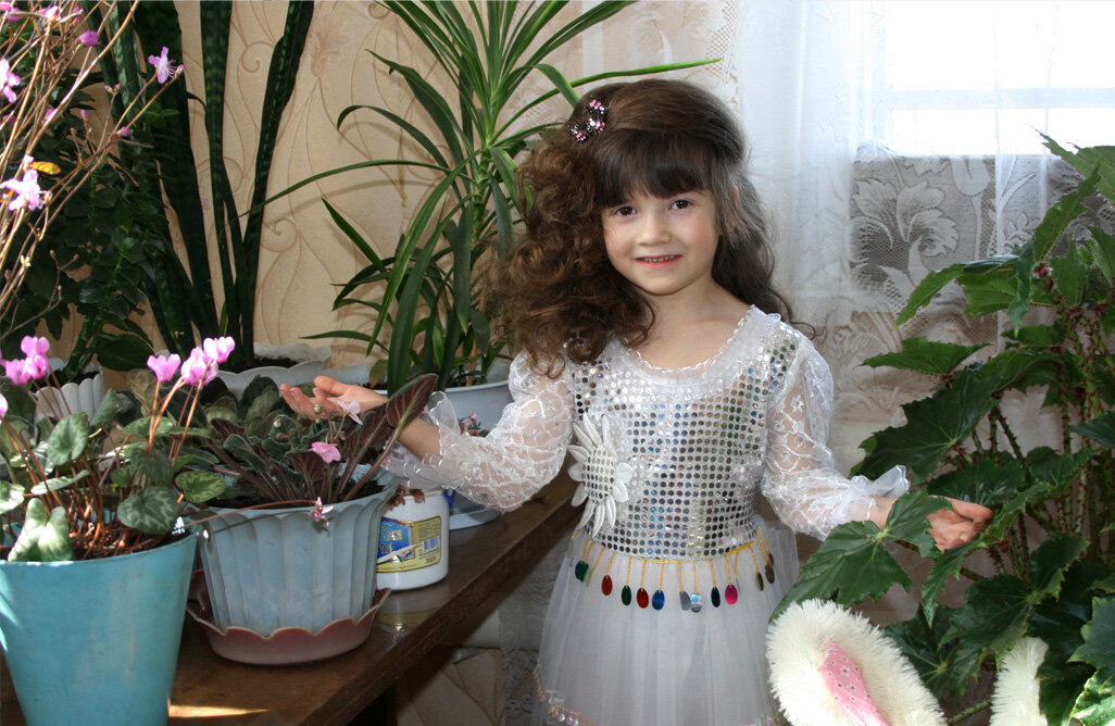 Детский видеоролик из подготовленные фотографий с домашней фотосессии Сычевых (март 2009 г.).  Автор: Андрей Гармажапов. 