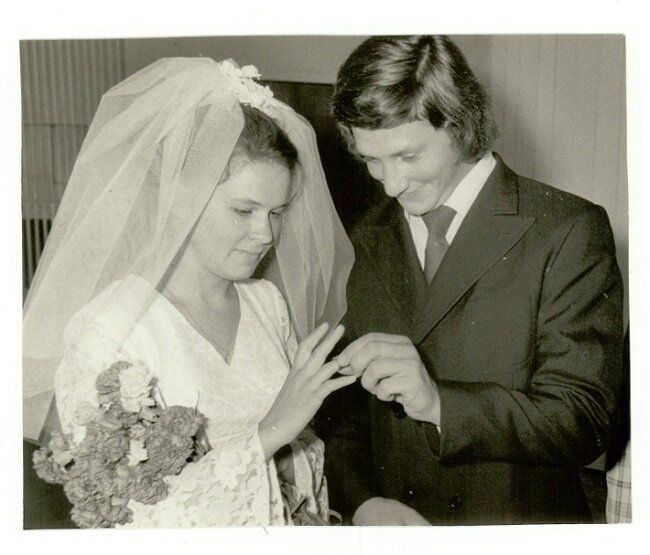 Сергей Капустин женится на Татьяне. Фото, конечно же, из их семейного архива, но мной взято с сайта siktivkar.bezformata.com