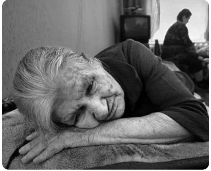 Бабушка платона. Бабушка платона. Дочери эммануила виторгана. Старушки брошенные детьми. Бабушка платона.