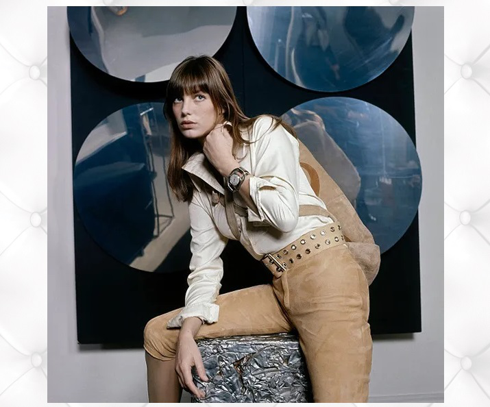 Белый + беж. Уже третий год не выходит из моды сочетание. Подходит всем -  и брюнеткам, и блондинкам, и рыжим.