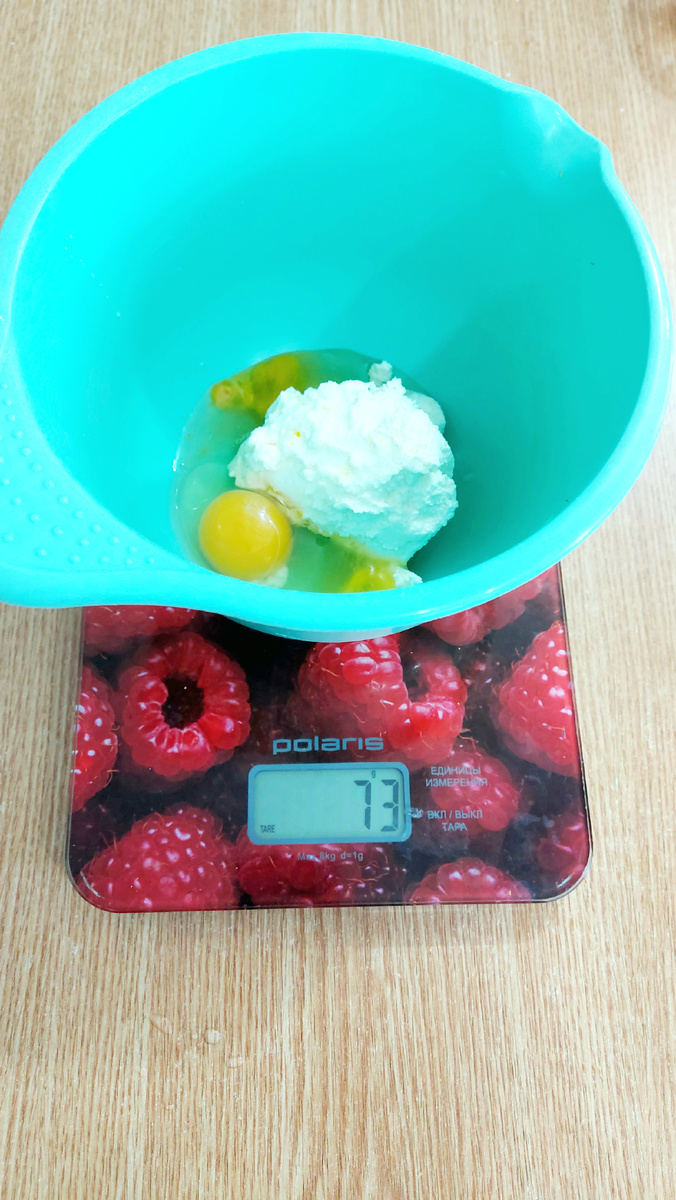 Яйца нужно класть в зависимости от размера - у меня были мелкие - потому 2