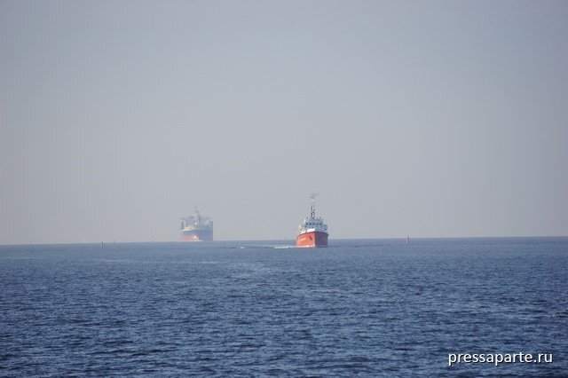 На фото: одной из самых опасных оказалась работа моряков заграничного плавания