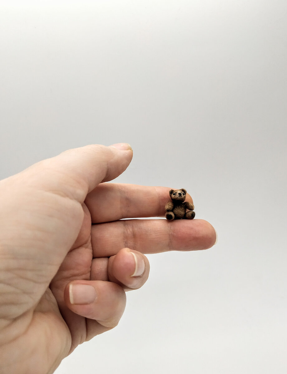 Моя авторская работа и моё фото. Первый мини мишка уехал за границу.