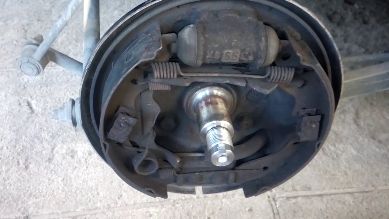 Мазда 323 замена задних колодок