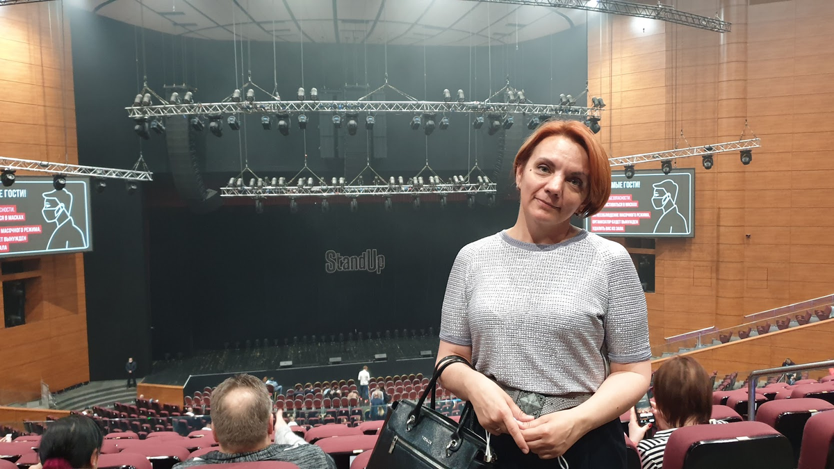 Я на стендапе в Крокусе.