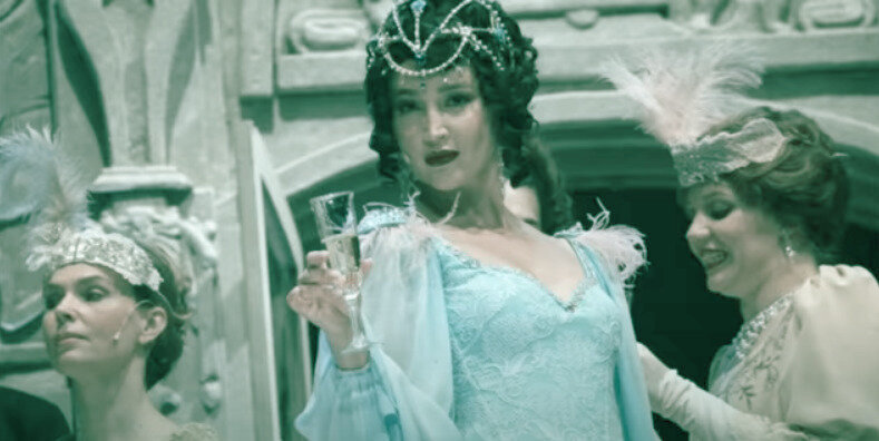 Бузова в  спектакле "Чудесный грузин"