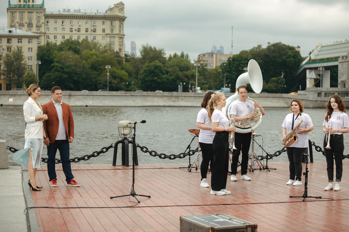 «SODA OF BRASS» – Jazz band только что закончили выступление в прямом эфире