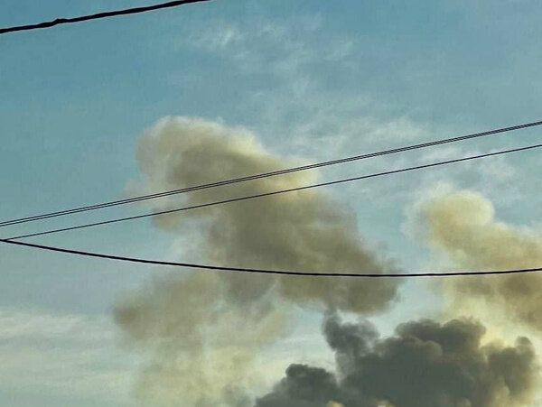 Дым, поднимающийся над Днепром. Обложка © Телеграм-канал "Страна.ua"