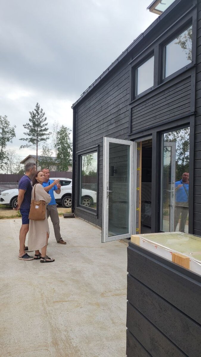 Не важно на каком этапе вы находитесь, возможно вы только подбираете участок, либо вы не можете определиться с проектом или у вас уже есть свой проект дома. Возможно вы сомневаетесь в выборе технологии, а может вам просто необходимо "примерить" на себя дом, походив в его стенах.