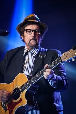 Признание в качестве качественного автора песен