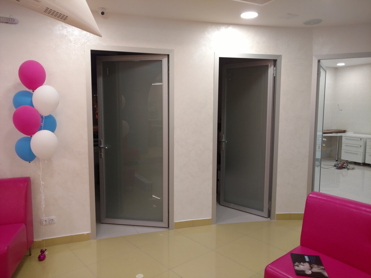 Стеклянные двери в комплектах с алюминиевыми коробками под заказ в Нижнем Новгороде. Компания Грифон.  