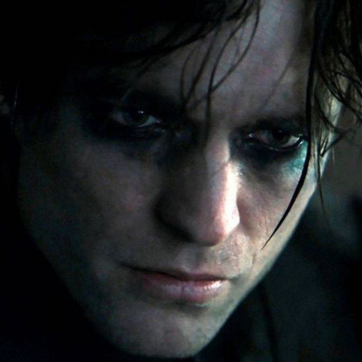 *Внешний вид человека, заказавшего дешевый и некачественный сертификат, впоследствии сильно пожалевший о своем решении. Как правило после всех штрафов и конфискаций своей продукции, человек теряет все, что когда-то имел: недвижимость, уважение и почет, семью, родных и близких, машину, личного садовника Антонио и даже дворецкого-Альфреда...