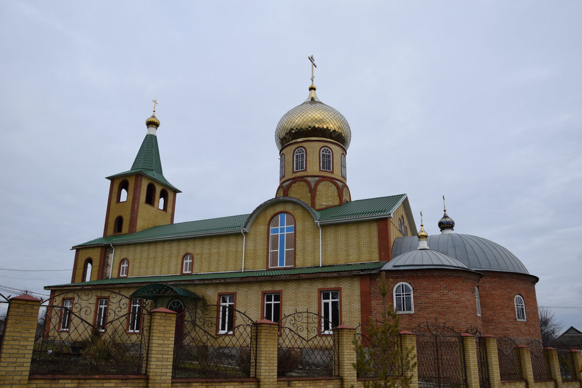 Медведовская краснодарский. Храм станицы Медведовской. Медведовская храм Свято Никольский. Станица Медведовская Краснодарский край. Медвёдовская Краснодарский край храм.