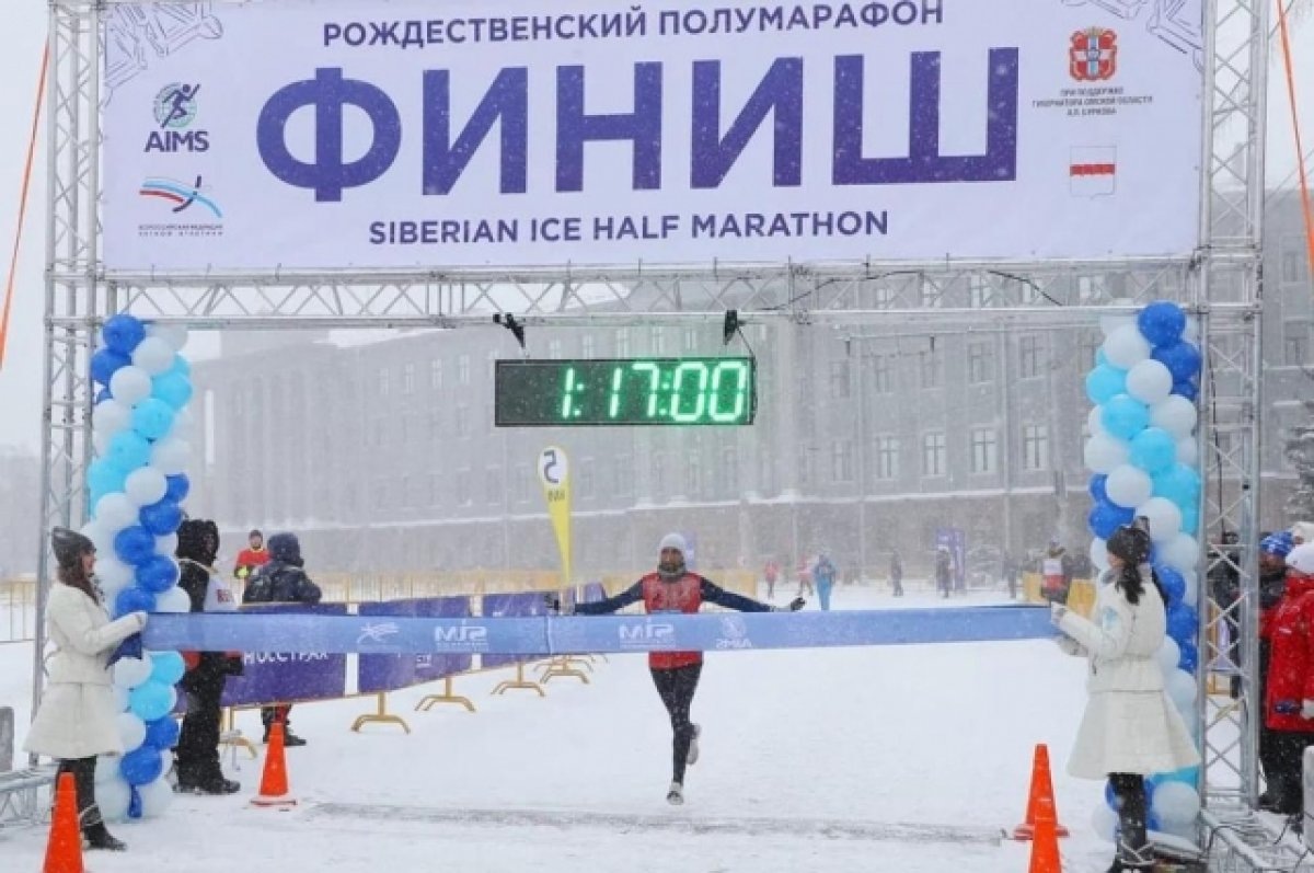    В Рождественском полумарафоне омичи победили в дистанции 10,55 км